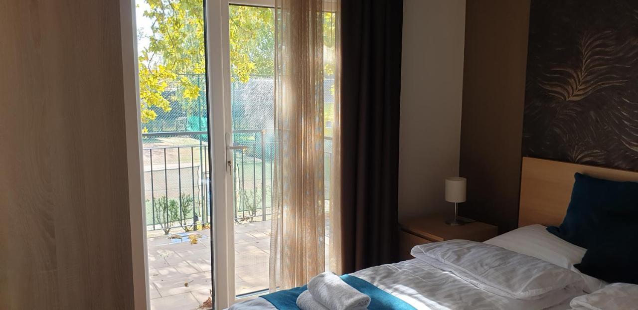 Balatonmáriafürdő Garden Club Panzio Bed & Breakfast エクステリア 写真