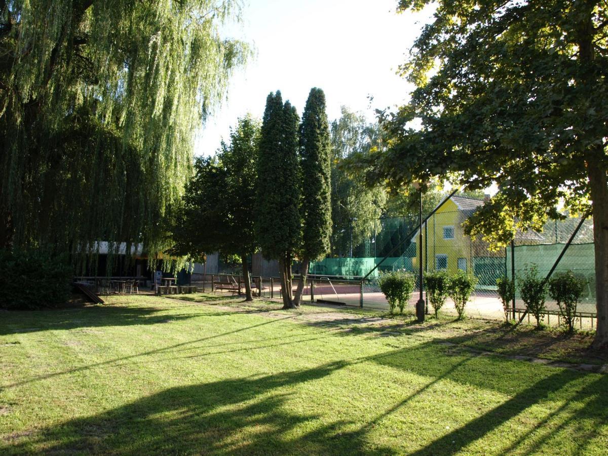 Balatonmáriafürdő Garden Club Panzio Bed & Breakfast エクステリア 写真