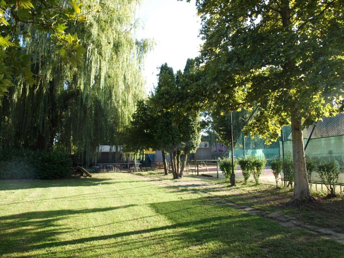 Balatonmáriafürdő Garden Club Panzio Bed & Breakfast エクステリア 写真