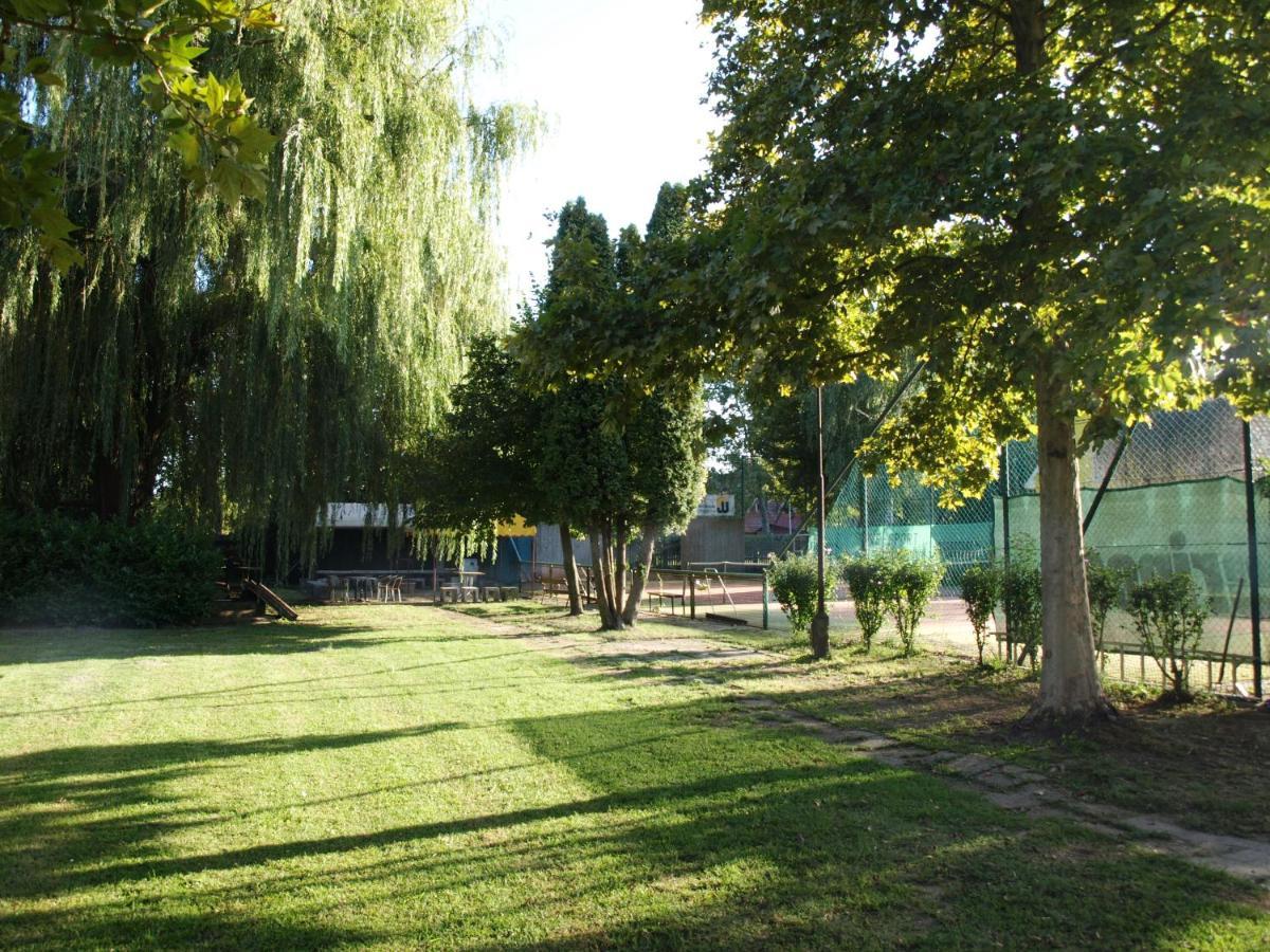 Balatonmáriafürdő Garden Club Panzio Bed & Breakfast エクステリア 写真