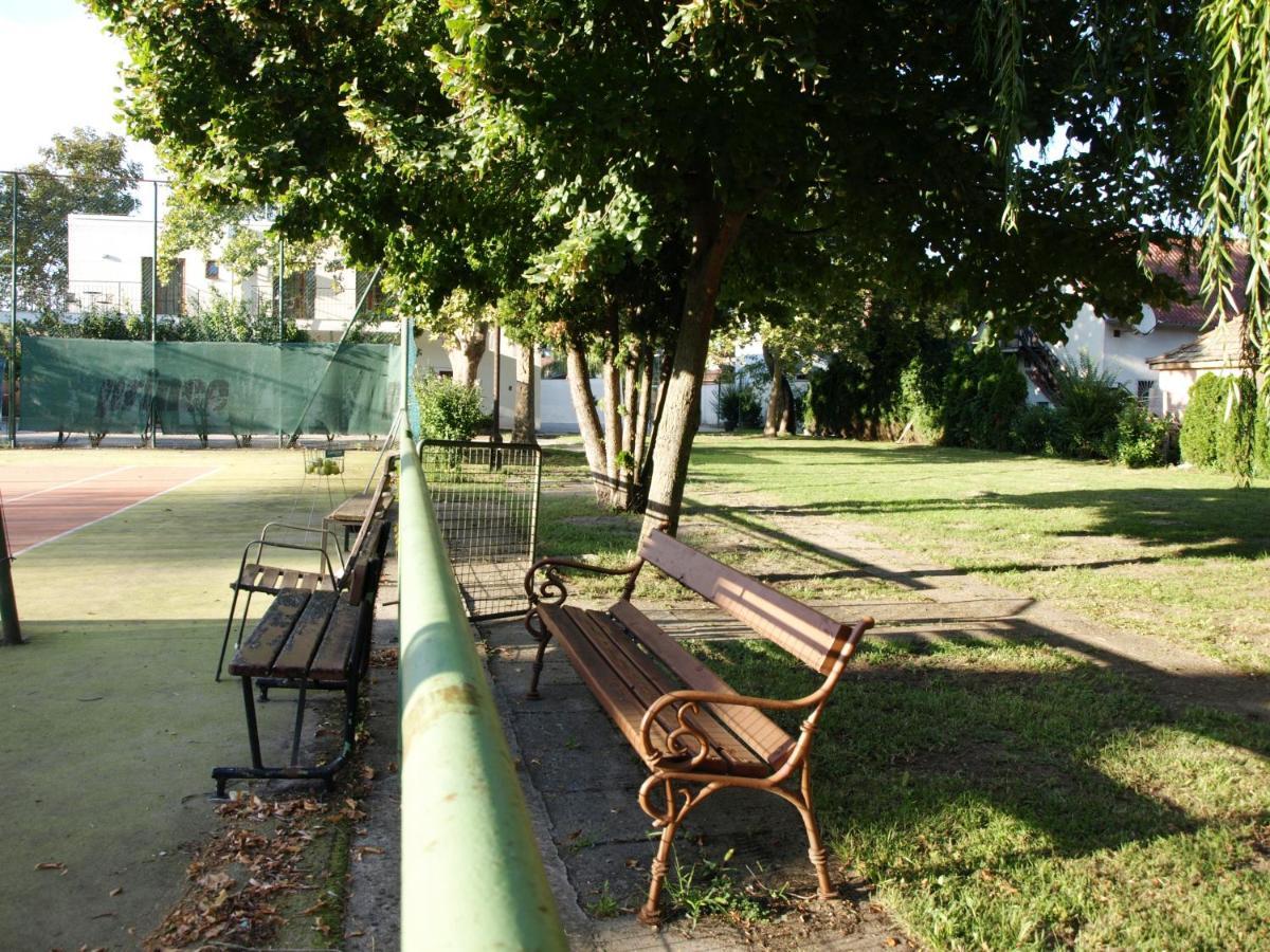 Balatonmáriafürdő Garden Club Panzio Bed & Breakfast エクステリア 写真