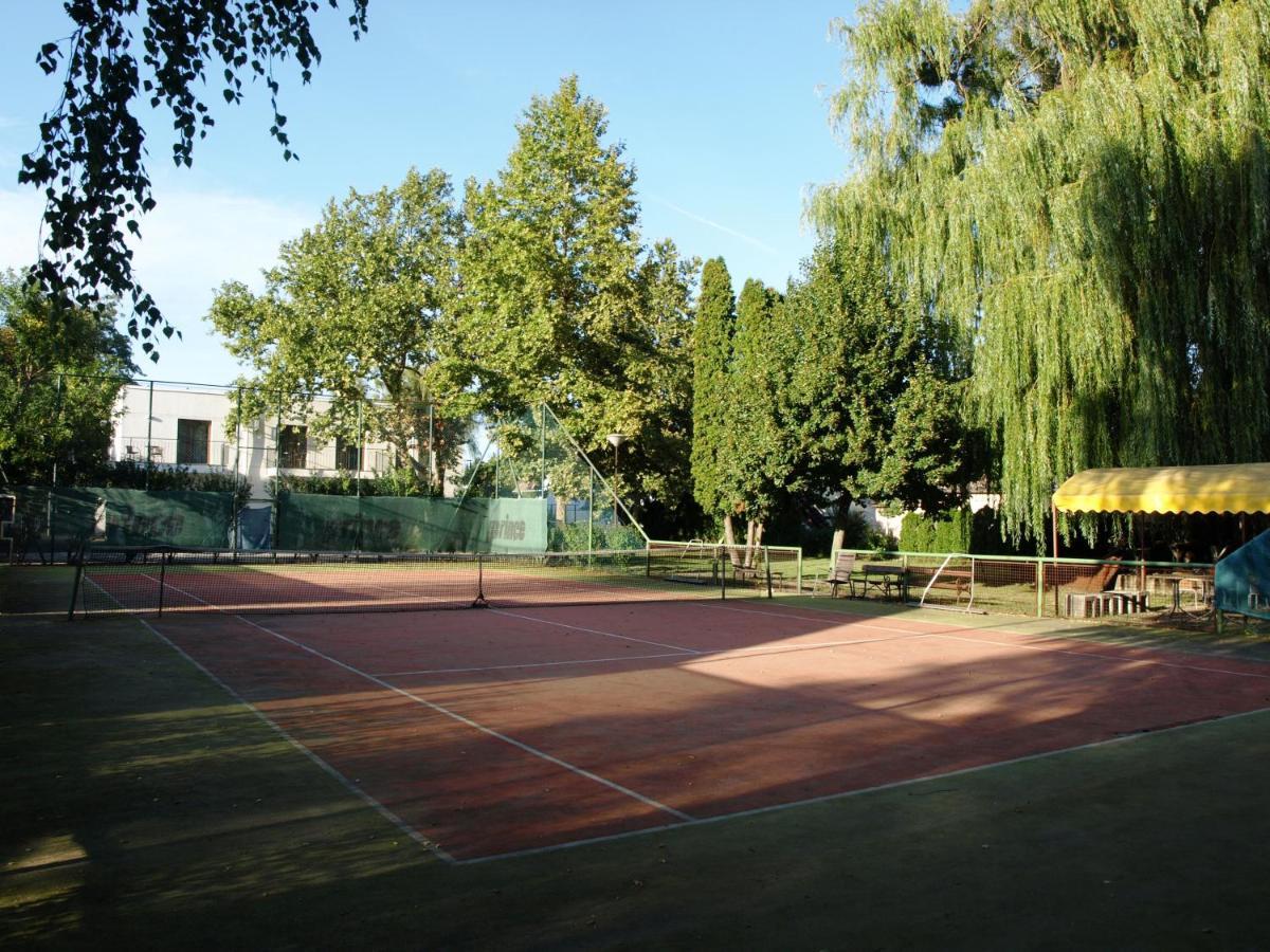 Balatonmáriafürdő Garden Club Panzio Bed & Breakfast エクステリア 写真