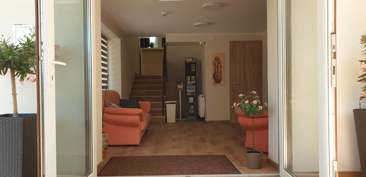 Balatonmáriafürdő Garden Club Panzio Bed & Breakfast エクステリア 写真
