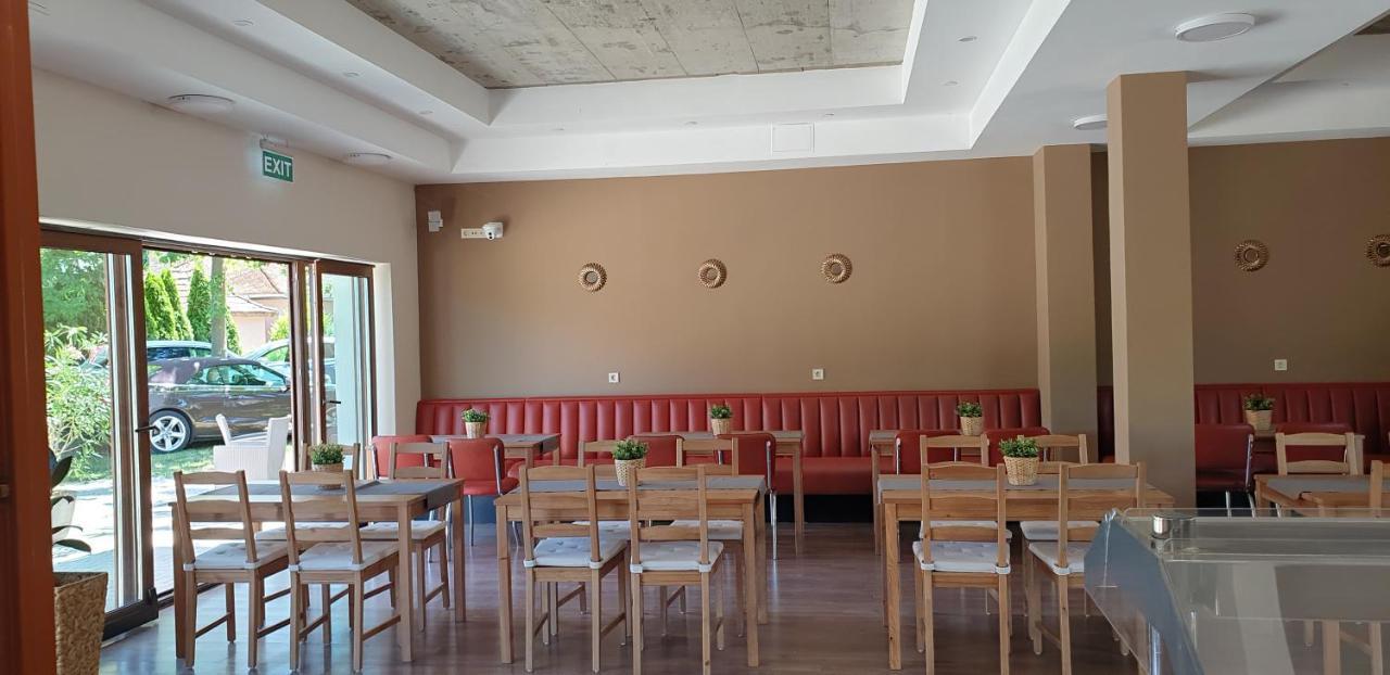 Balatonmáriafürdő Garden Club Panzio Bed & Breakfast エクステリア 写真