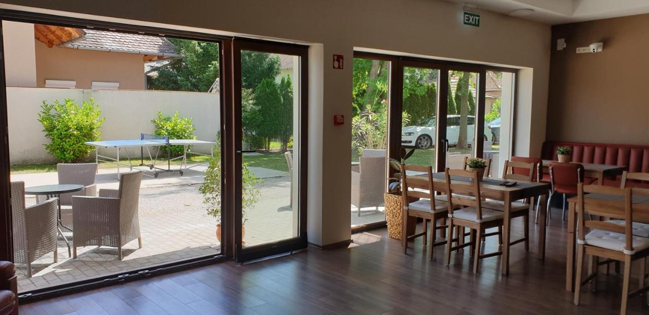 Balatonmáriafürdő Garden Club Panzio Bed & Breakfast エクステリア 写真