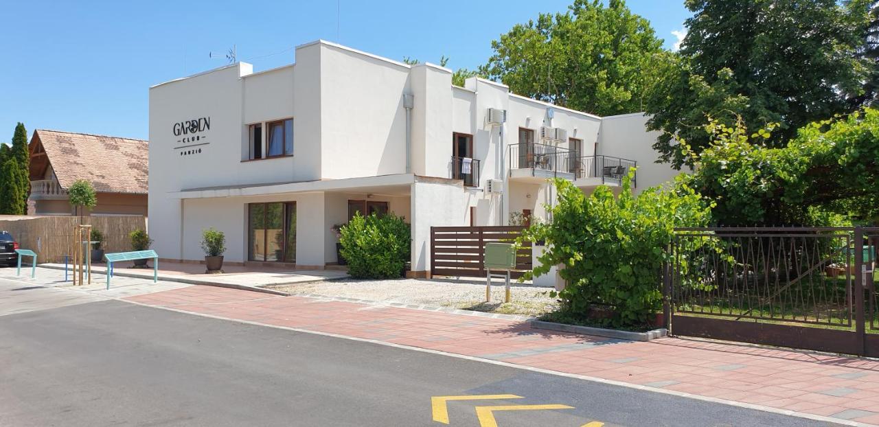 Balatonmáriafürdő Garden Club Panzio Bed & Breakfast エクステリア 写真
